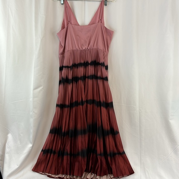 EUC like new ALLSAINTS SzL Curtis 2-in-1 pleated tie-dye pleated midi dress… - Picture 8 of 8
